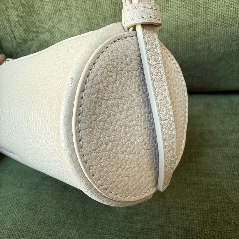 The Horse Romy in Oat Leather Barrel Bag - Picture 5 of 6
